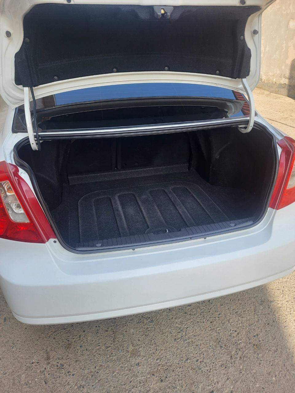 Продаётся лассети 1.8 автомат