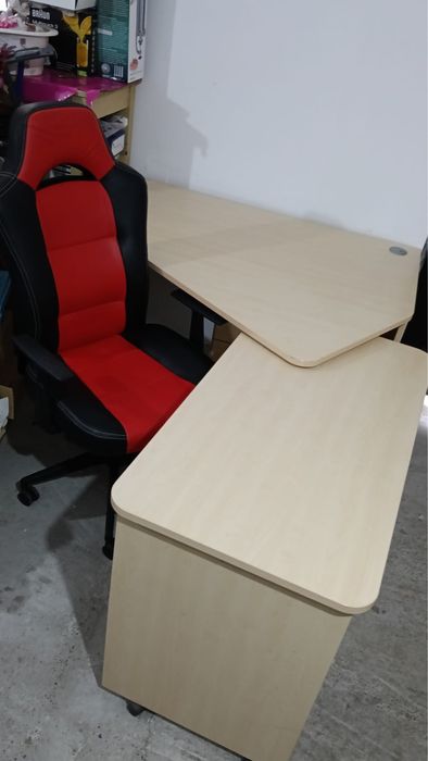 Masa de birou si dulap cu sertare