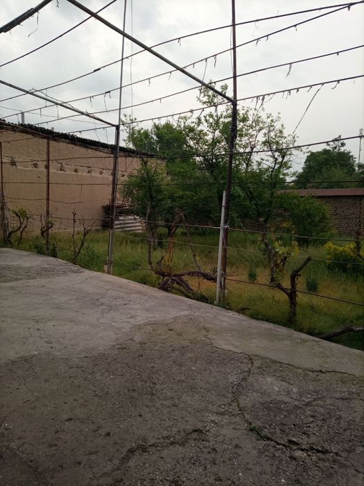 Uy hovli sotiladi manzil olim polvon roparasida ichkarida