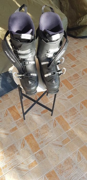 Продавам ски обувки Fischer