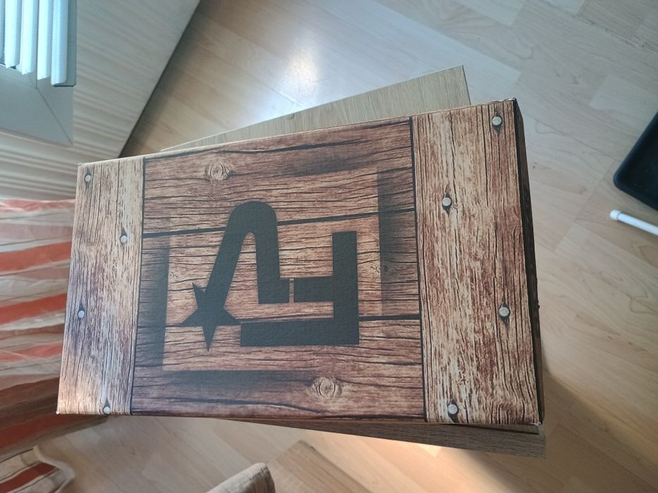 Нови кожени обувки за работа или официална среща