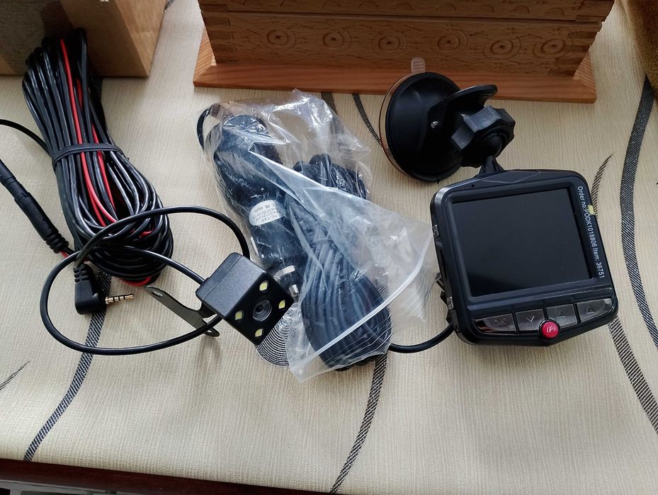 Vând camera de bord+ cameră marșarier