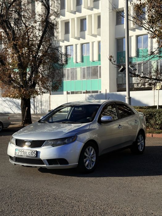 Продам машину киа серато