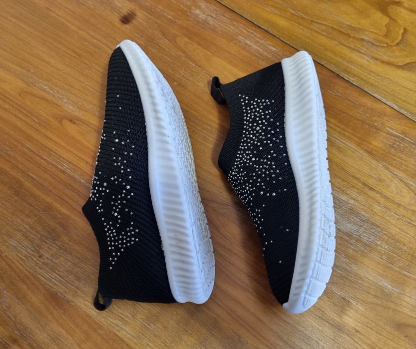 Adidasi marimea 37 int. 23 cm