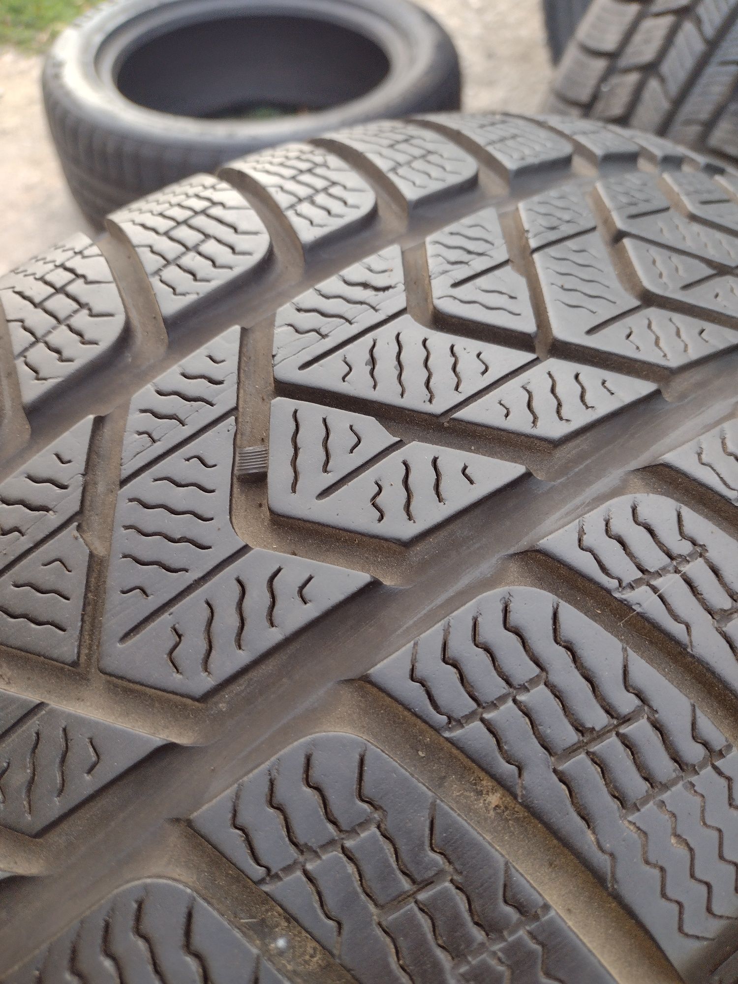 Перфектна 1бр.245/50/18 Pirelli Sotto Zero 3 dot2517