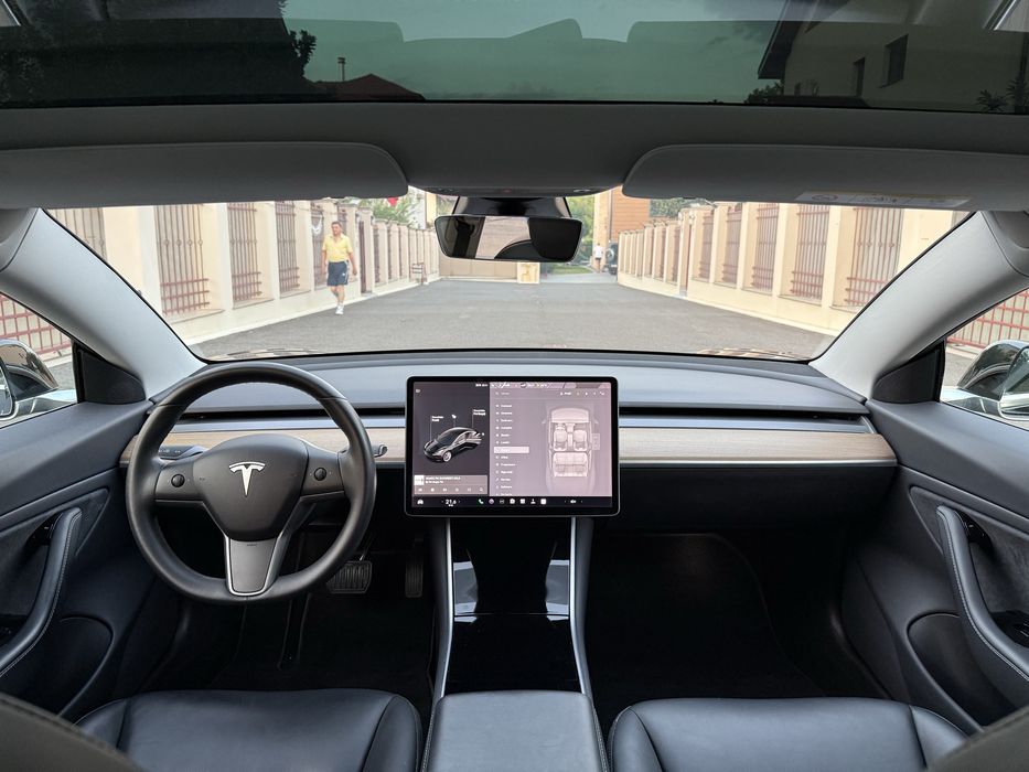 Tesla Model 3 Long Range 4x4 Pilot Avansat Activ