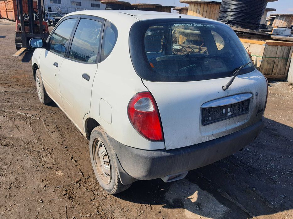 На части! Daihatsu Sirion 1.0i
