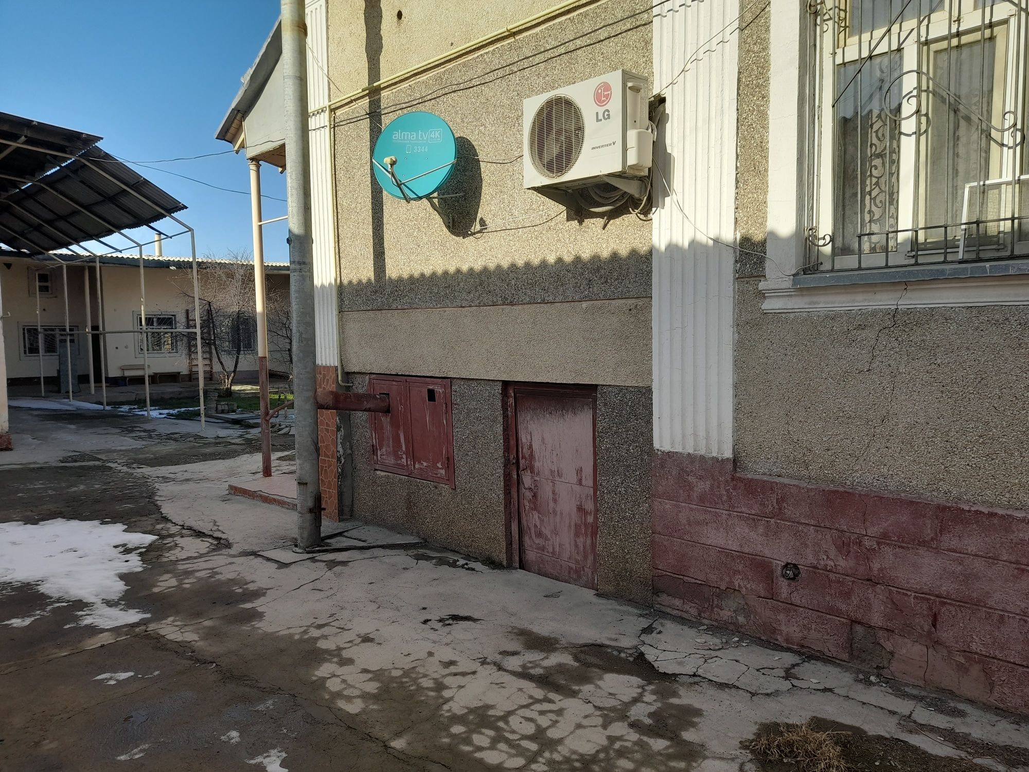 Продаётся большой дом с мансардой в городе Туркестан вдоль трассы