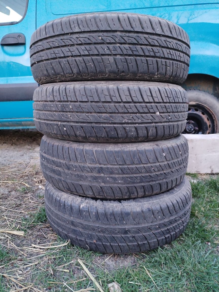 Vand cauciucuri de vara 175/65/R14 si Cauciuc cu janta 175/70/R14.