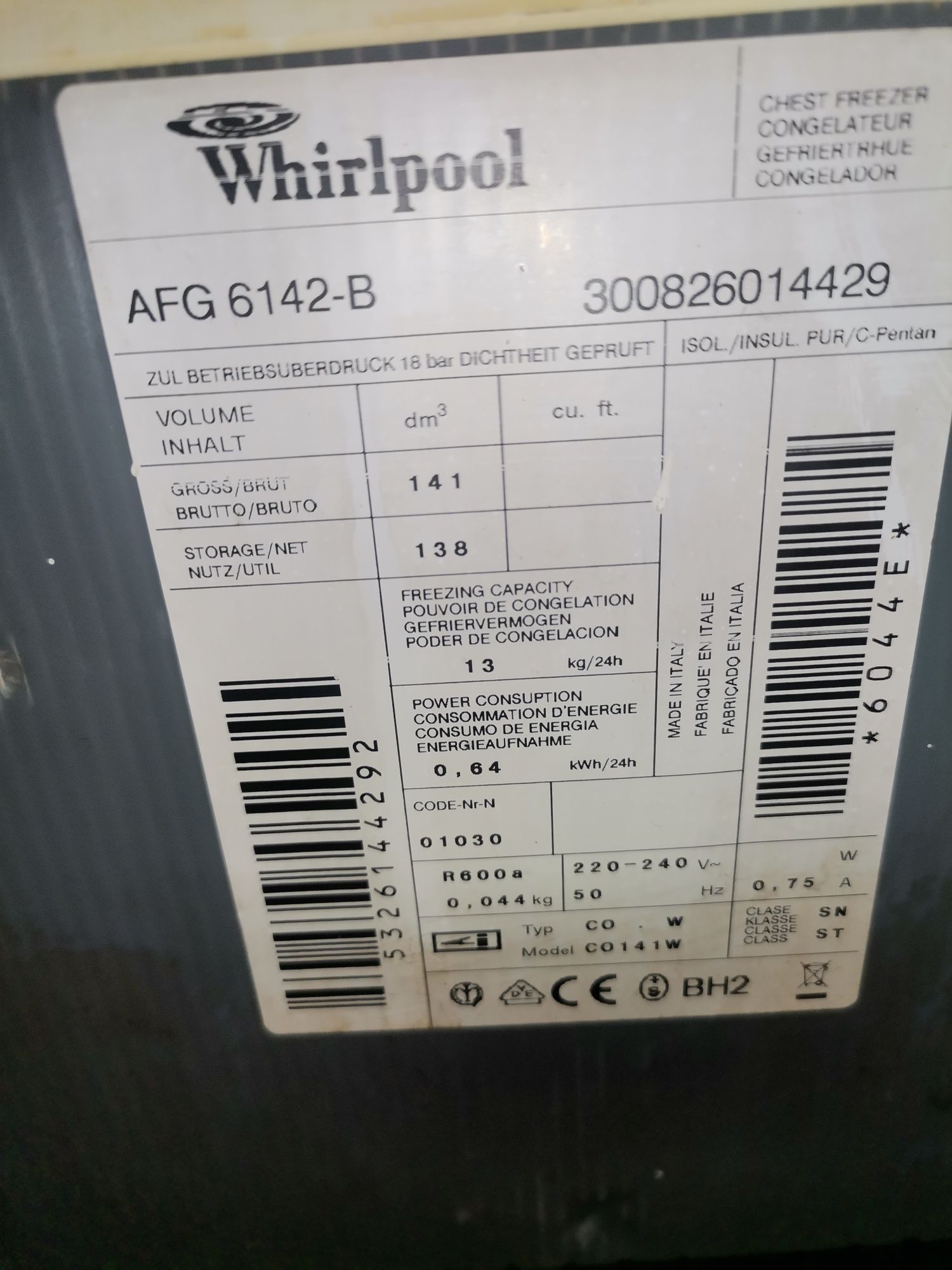 Lada frigorifica whirpool perfect funcțională,îngheață ok
