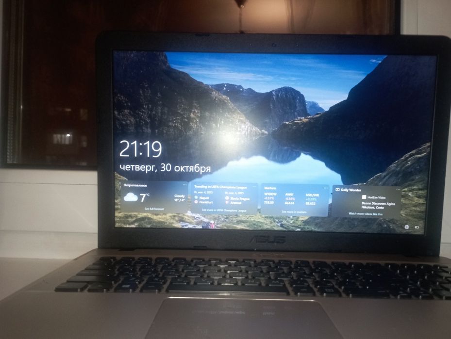 Ноутбук Asus sonikmaster