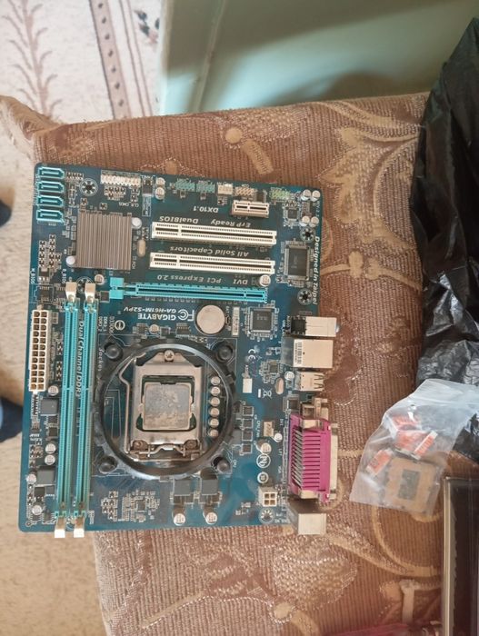 Материская плата GIGABYTE GA-H61M-s2PV+процесор i 5 3570 или E 3 1230