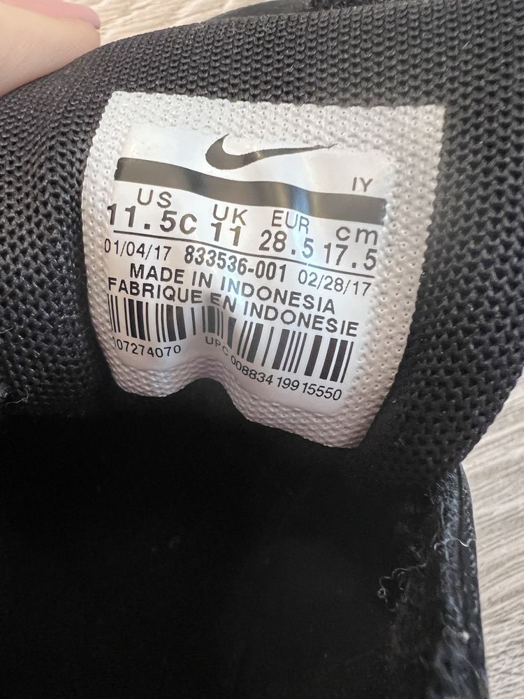 Adidasi Nike marimea 28.5 negri