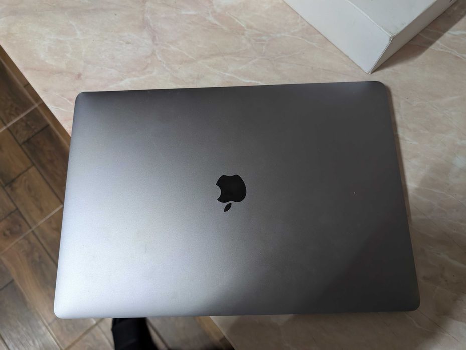 Macbook pro 15  touch bar defect