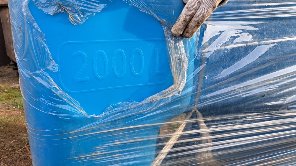 Ёмкость в идеальном состоянии почти новая продам в количестве 2 штук