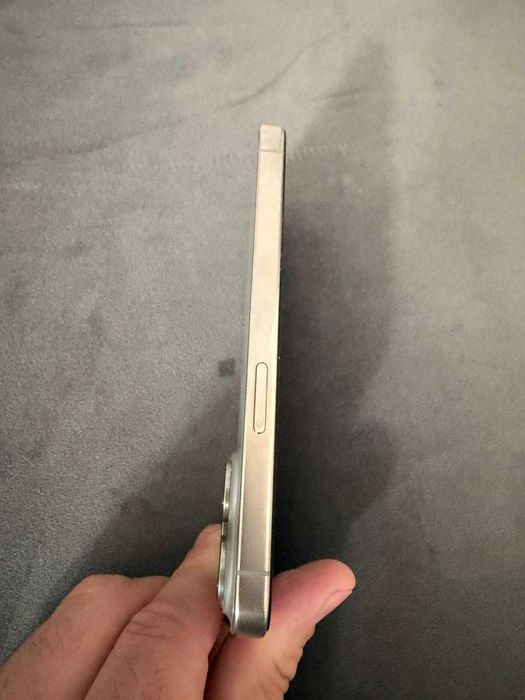 Vând iPhone 15 Pro, 128 GB