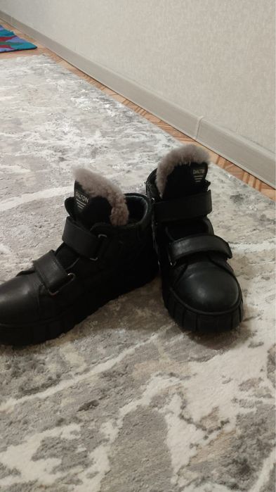 Продам осенние ботинки для девочек