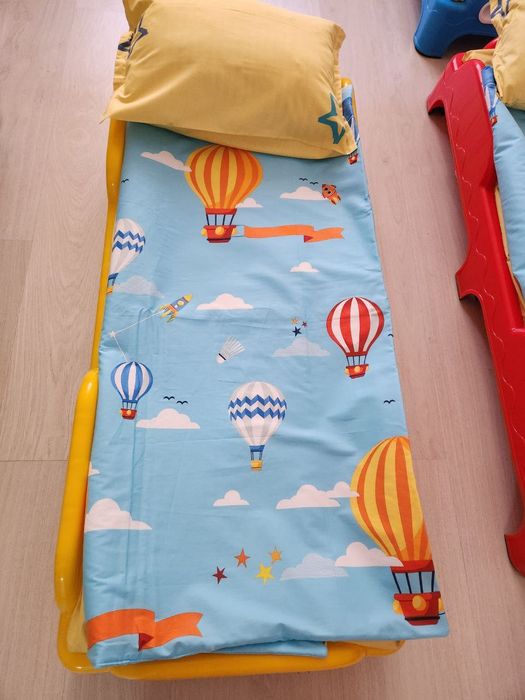 Детская кровать прочные, легкие в идеальном состоянии.