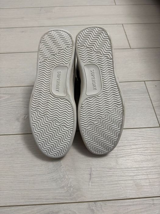 Vând încălțăminte SUPERDRY