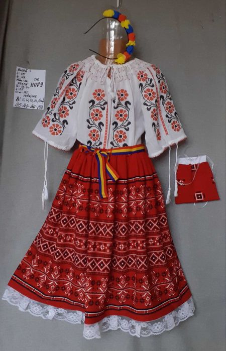 Costum popular pentru copii marimea  (10-11-12-13-14 ani)
275 lei