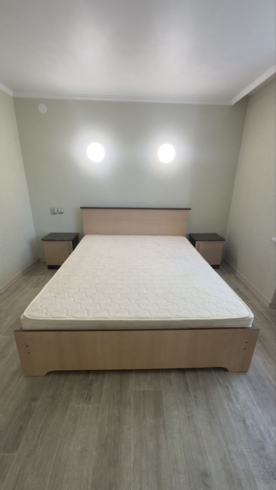 Продам двуспальную кровать