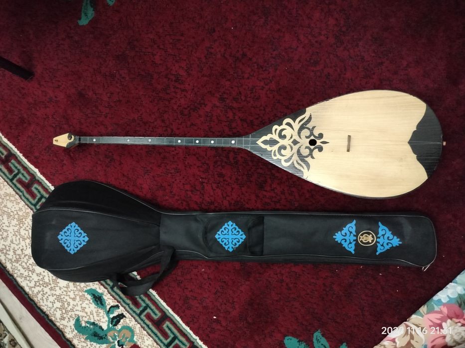 Домбыра сатылады