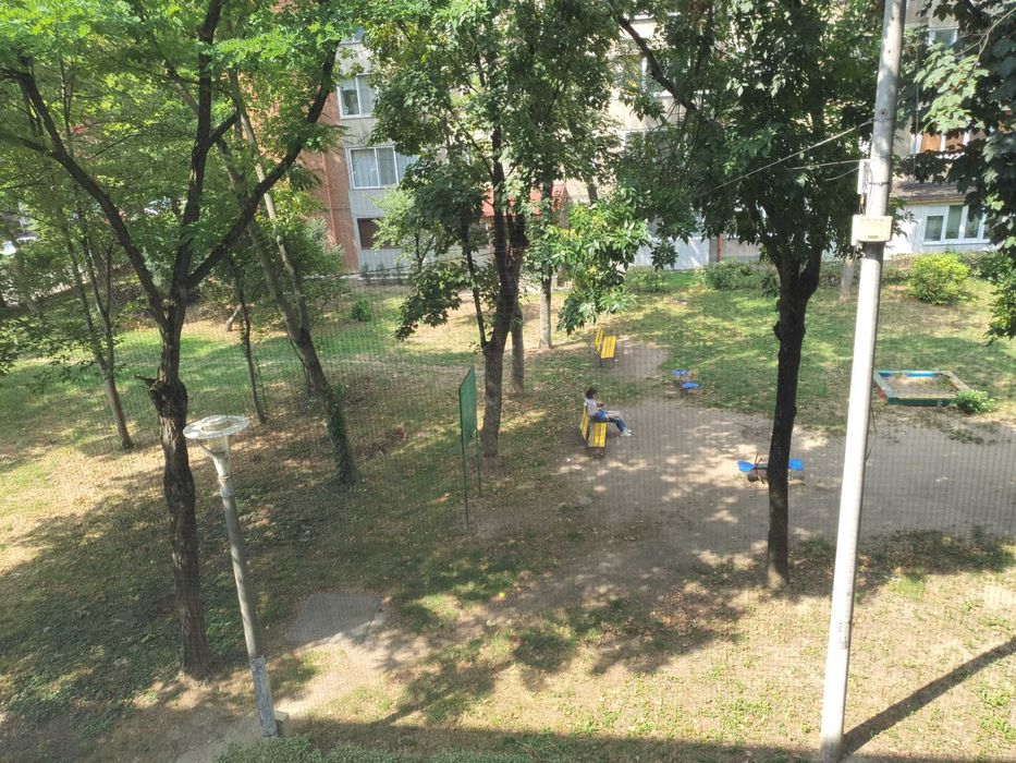 Vind apartament cu 3 camere