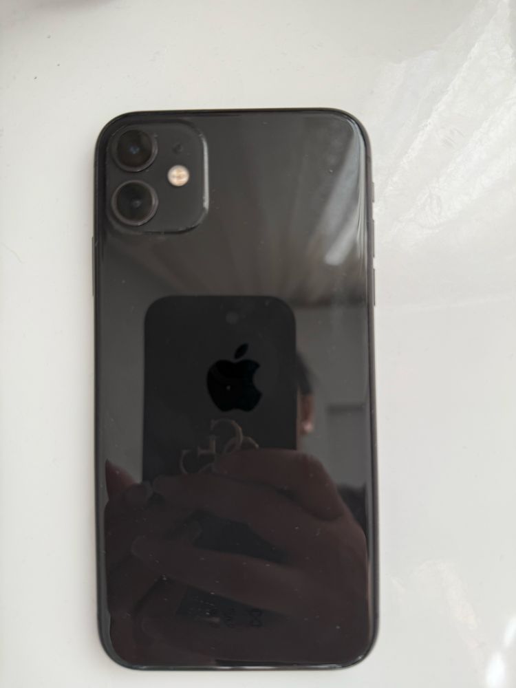 Продавам iphone 11