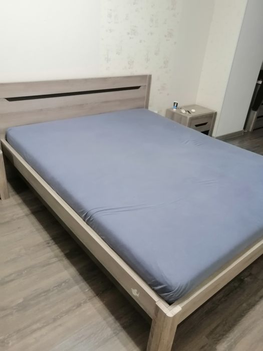 Продам кровать и 2 прикроватные тумбочки