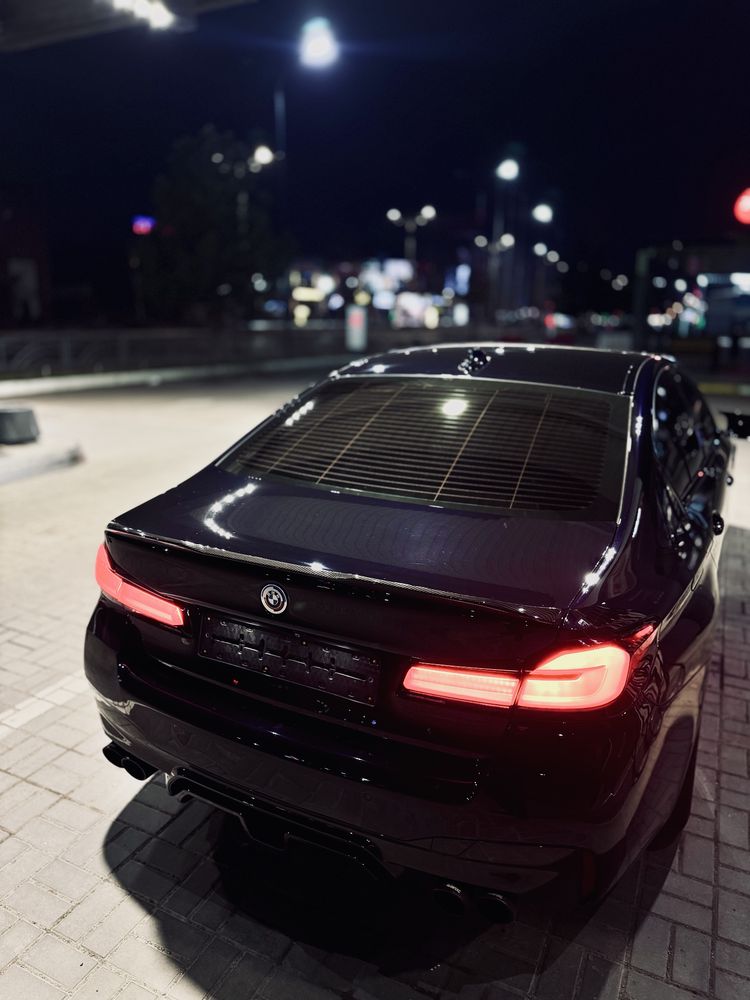 Srochna BMW M5 sotiladi