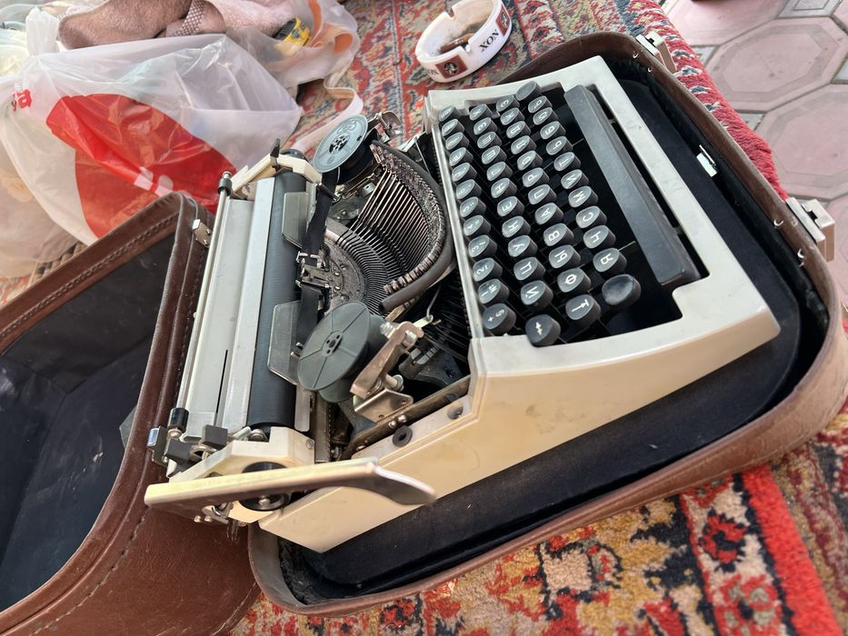 Продаю антикварную пищушаю машинку