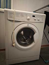 Продам стиральную машину Indesit 5 кг.