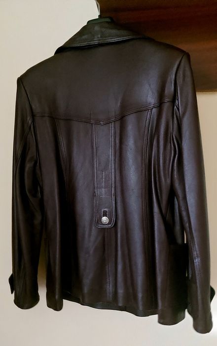 Vând haină de piele damă, nouă