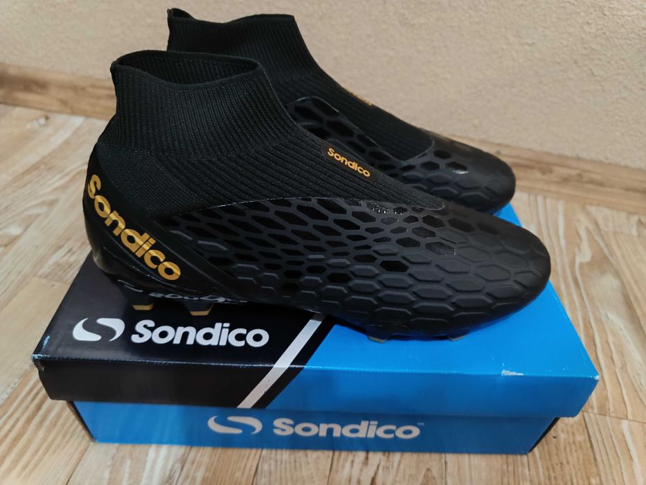 Нови  футболни обувки/бутонки 39