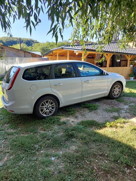 Vând Ford focus.