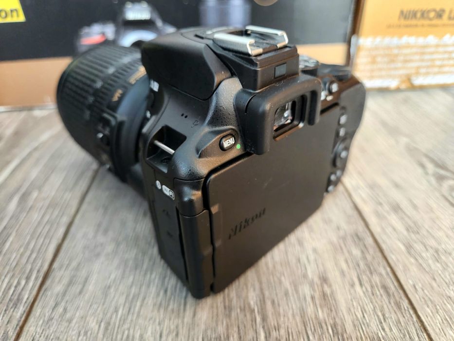 Aparat foto Nikon D5600 + Obiectiv AF-S 18-105mm