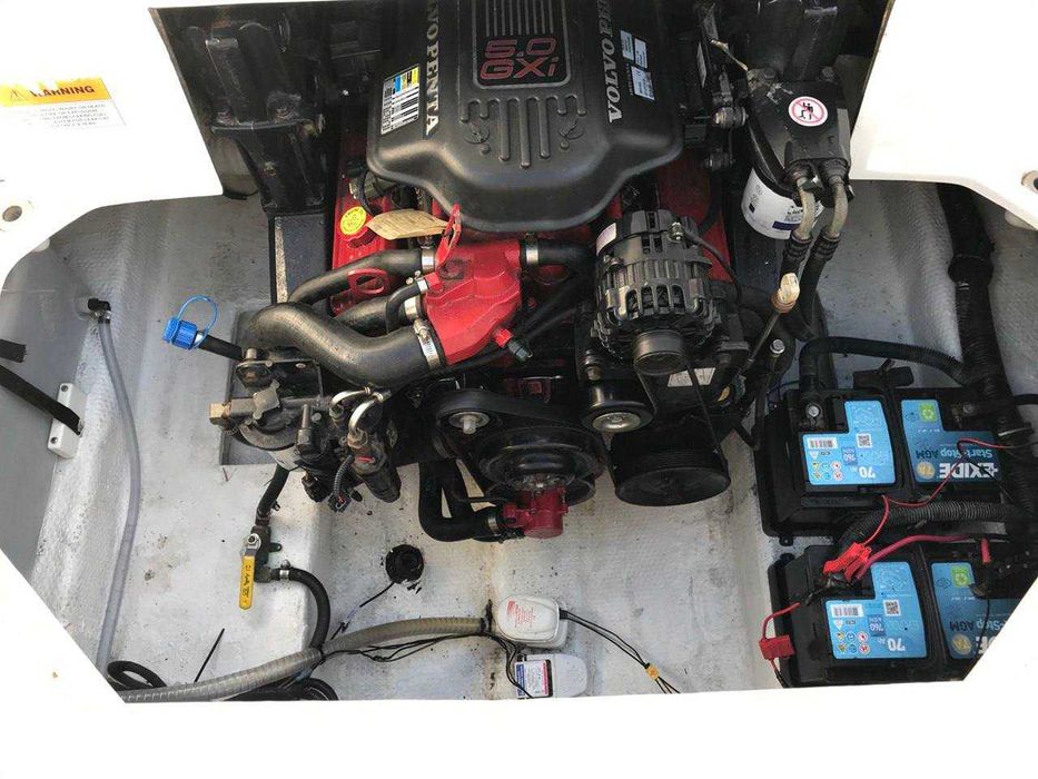 Моторна яхта Rinker 230