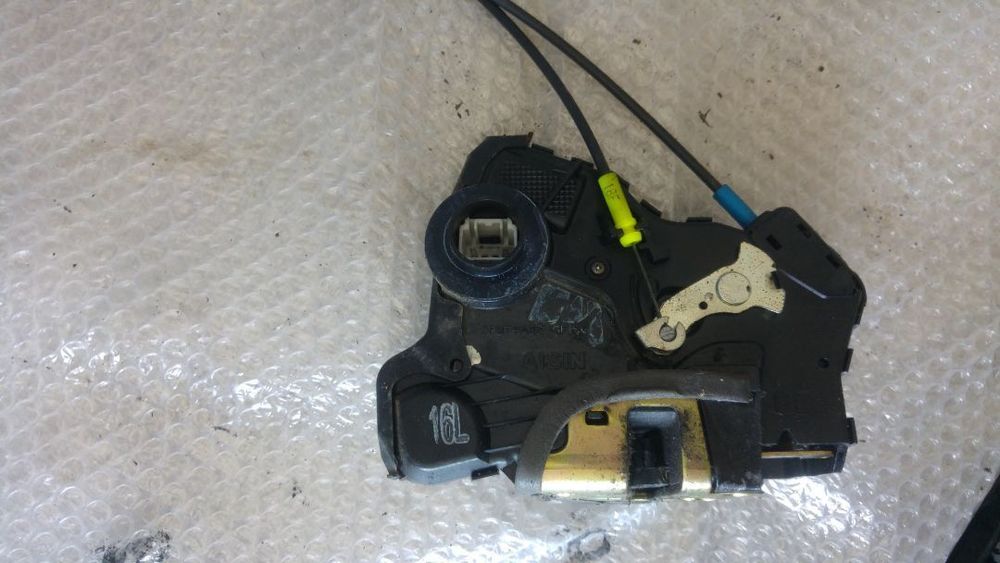 broasca stanga fata toyota avensis t25 2006