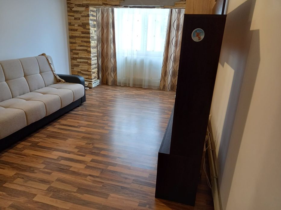 Apartament  3 camere de închiriat