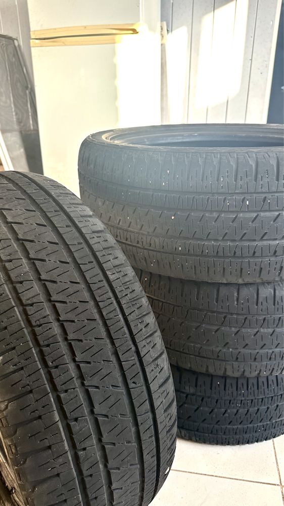Продам шины Bridgestone 235/50/r19