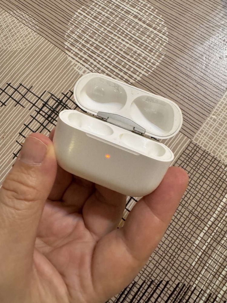Оригинален кейс AirPods