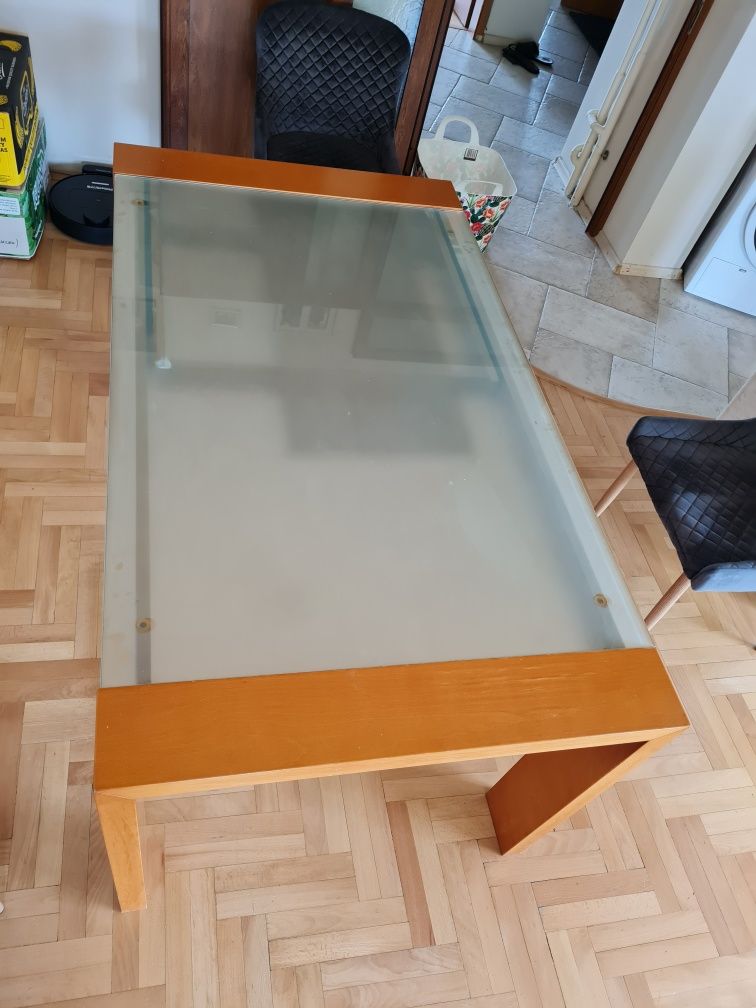 Разтегателна кухненска маса със стъклен плон