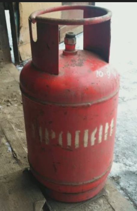 газ.баллон 27л  , почти полный , с редуктором