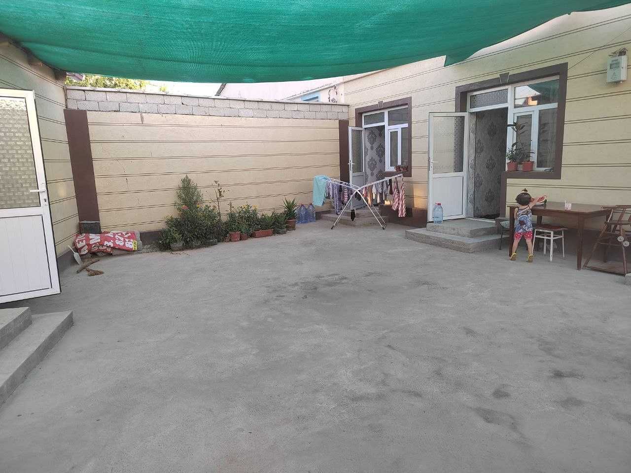 Yangiyolda 2 sotixli uy sotiladi.  4 xona. 44.000$