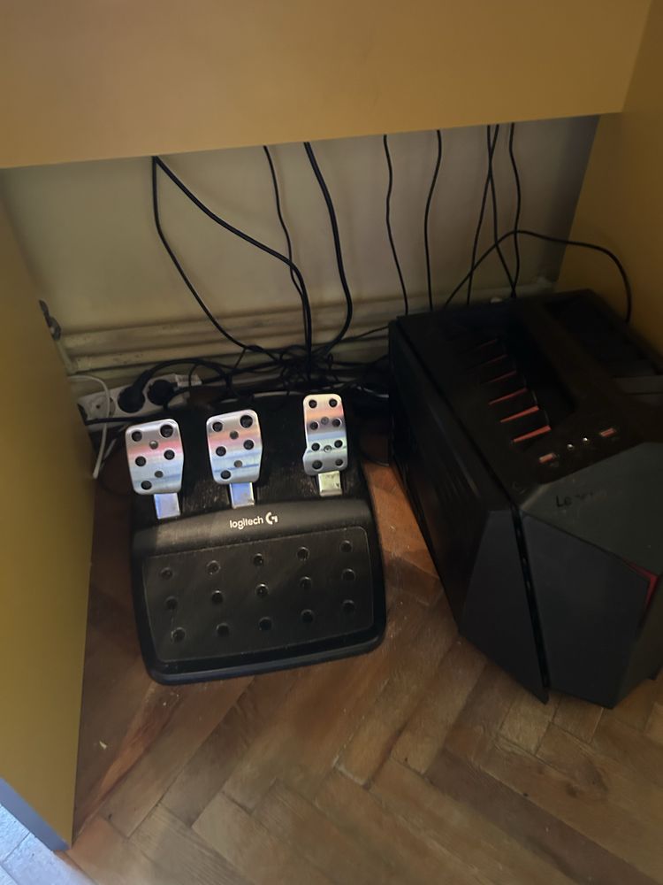 Desktop gaming lenovo Y720 + volan Logitech Driving Force G29
