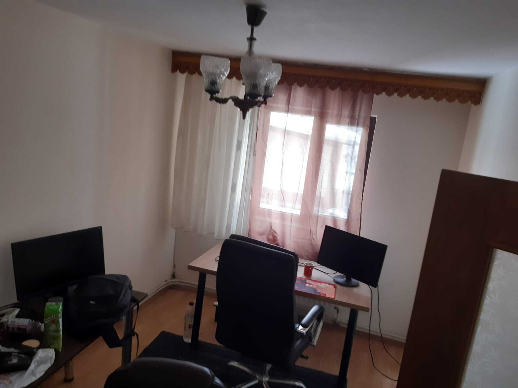 Închiriez garsoniera semi-mobilată si spațiu pentru birouri separat