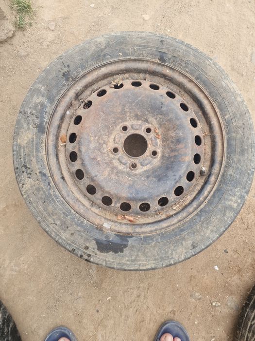 Roti de rezerva pe 15 și 16