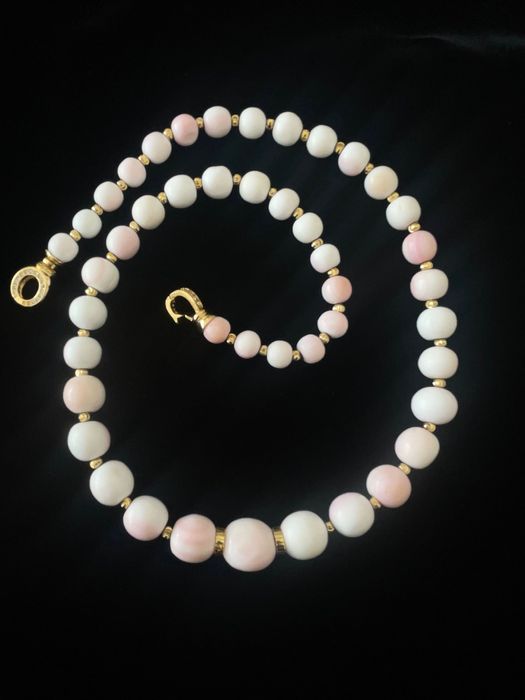 Колие  коралова огърлица   от ангелска  кожа