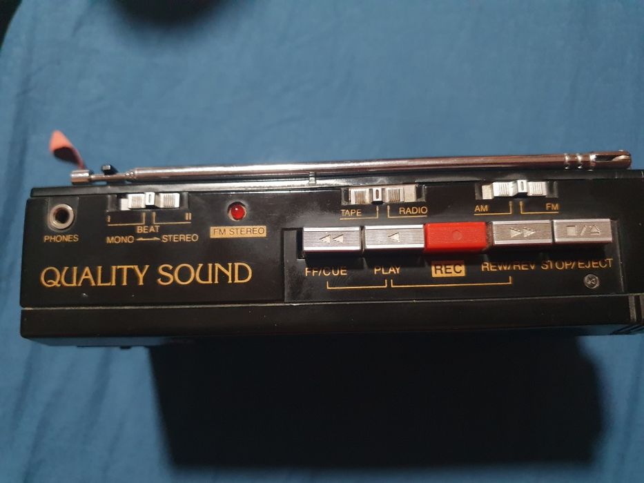 Vând  walkmane  poppy și intersound