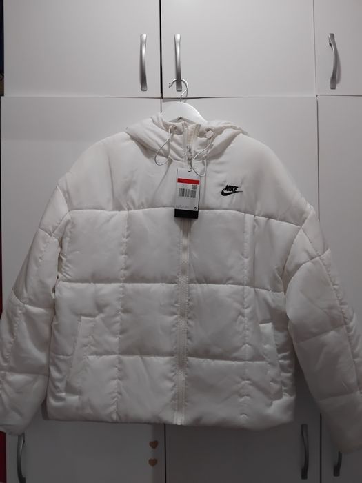 Дамско зимно яке Nike